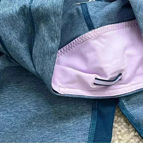 Lululemon Athletica Training Tough Cropped Capri Women’s Size 4 Blue Mesh Panel - Picture 14 of 16